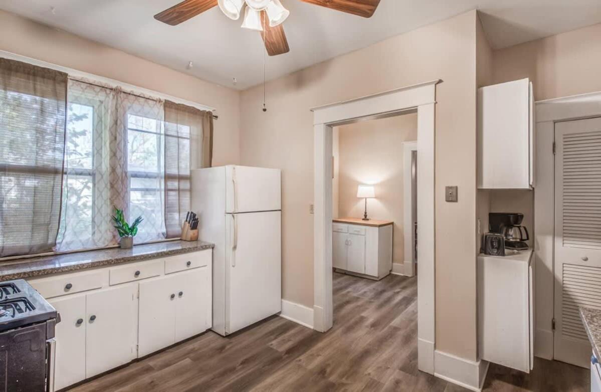 Blue Moon Bungalow- Upstairs *