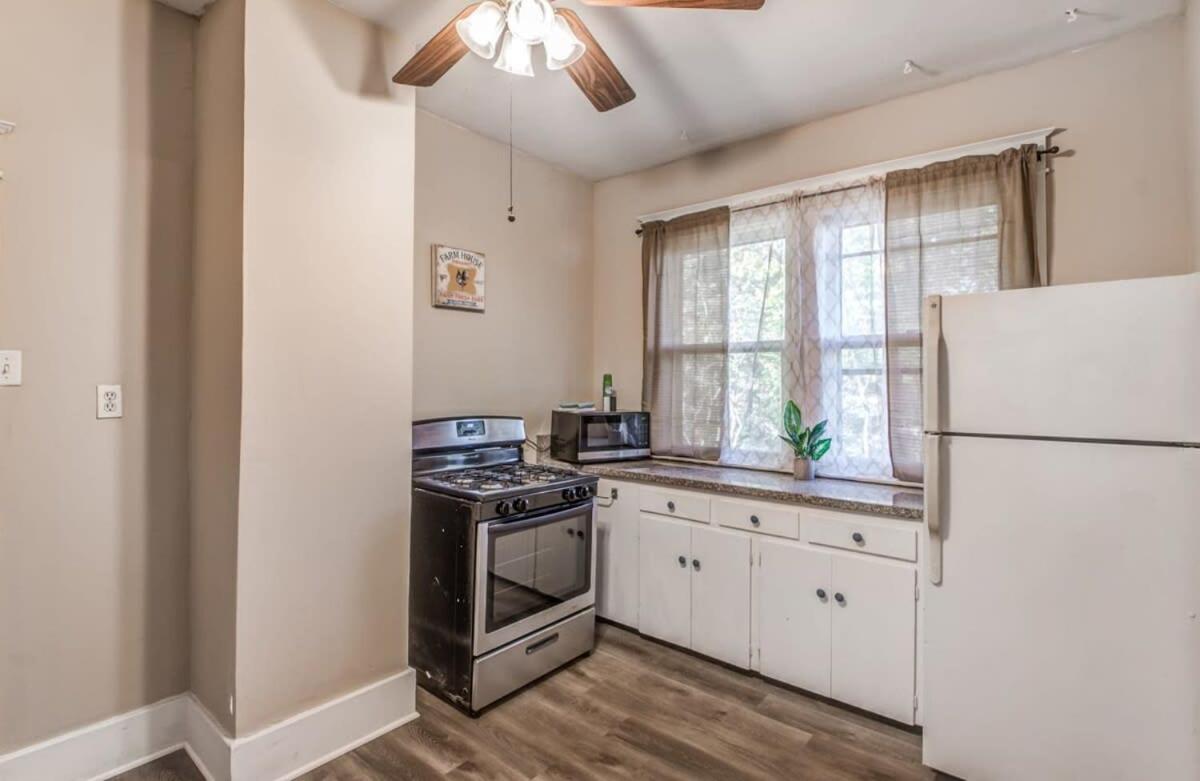 Blue Moon Bungalow- Upstairs Apartment Memphis