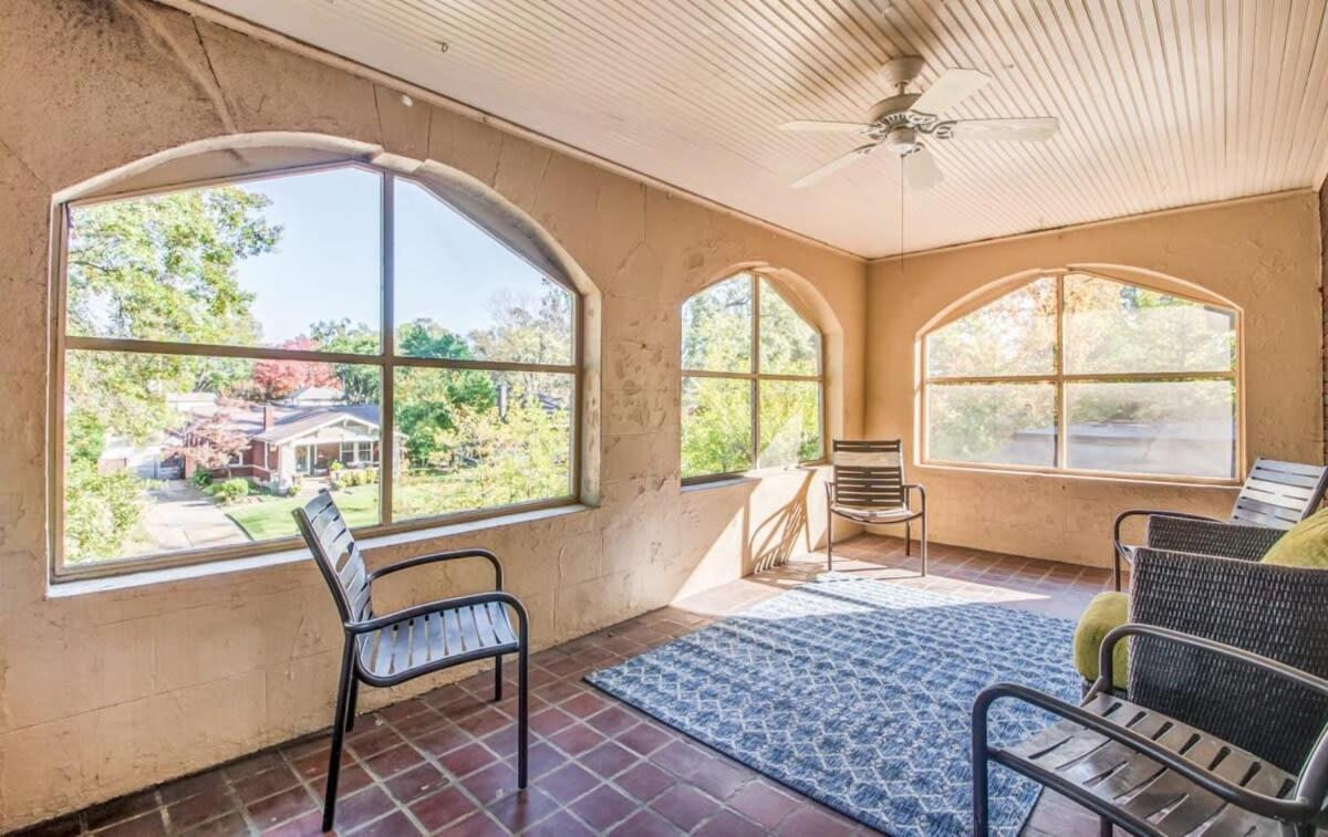 Blue Moon Bungalow- Upstairs Apartment